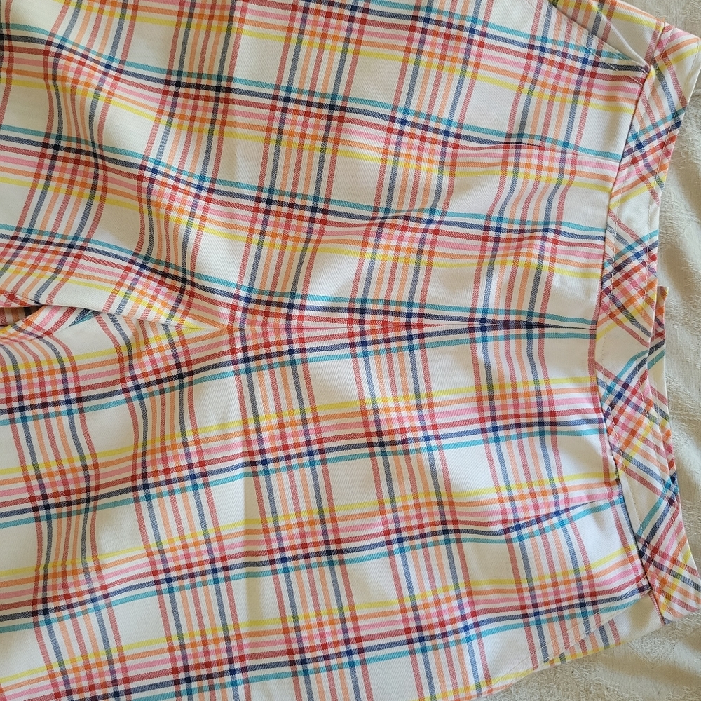 Vintage 70s pants with pockets and zipper in back.